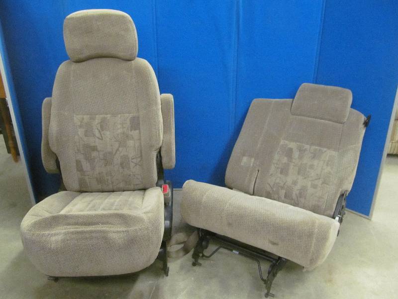 lot 122 image: Gm. mini van seats