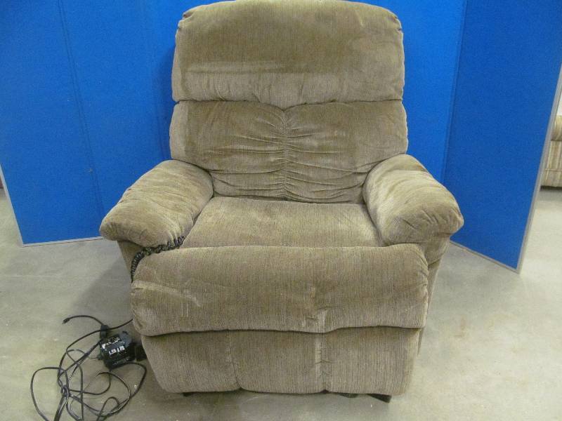 lot 125 image: recliner lift chair