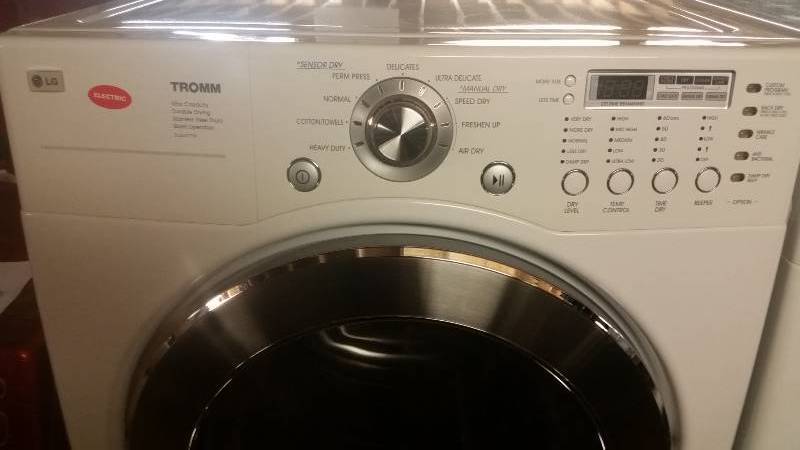 lot 4 image: LG TROMM Electric Dryer
