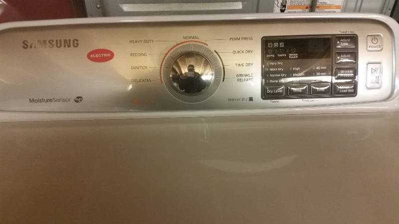 lot 8 image: Samsung Electric Dryer
