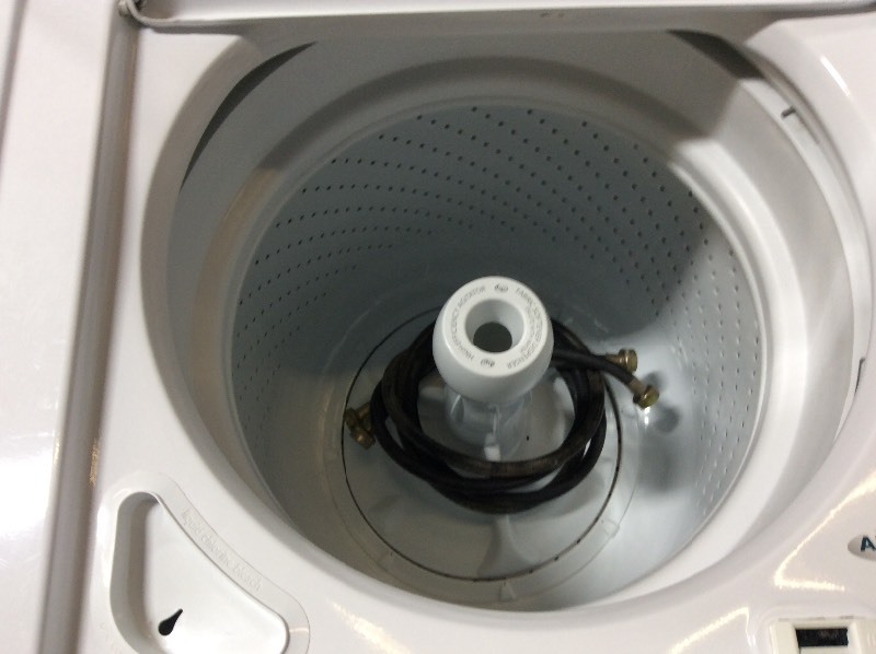 lot 43 image: Whirlpool White Top Load Washer