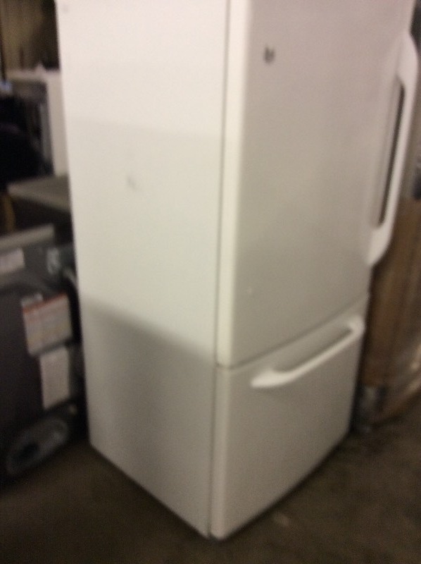 lot 5 image: GE White Bottom Freezer Fridge