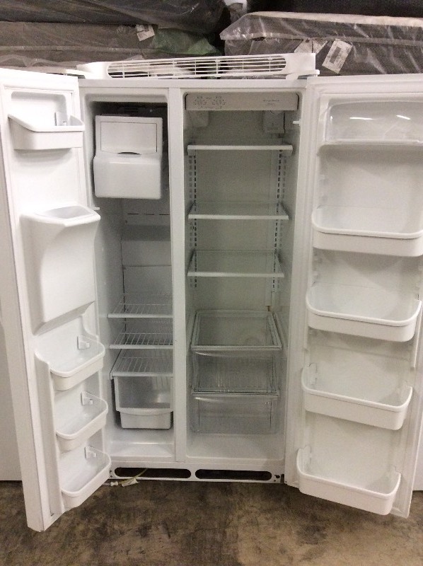 lot 11 image: Frigidaire White Side by Side Fridge