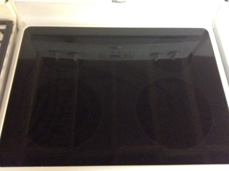lot 17A image: Whirlpool White Glass Top Stove