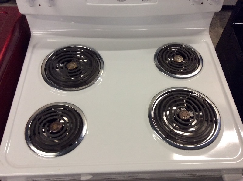 lot 30 image: GE White Four Coil Top Electric Stove