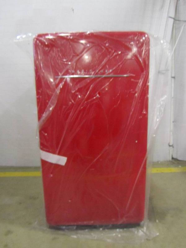 lot 45 image: Magic Chef Retro 4.4 cu. ft. Mini Refrigerator in Red