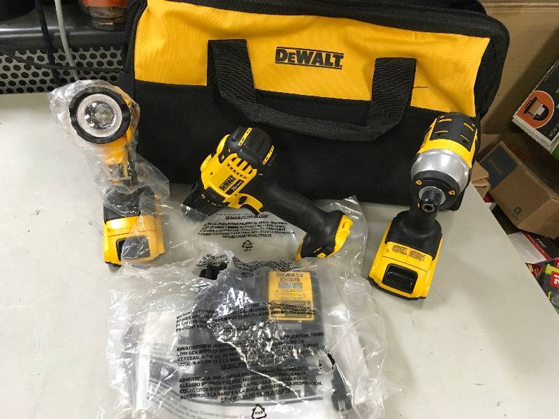 DeWalt 20 Volt Combo Kit 3 pc in like New conditions