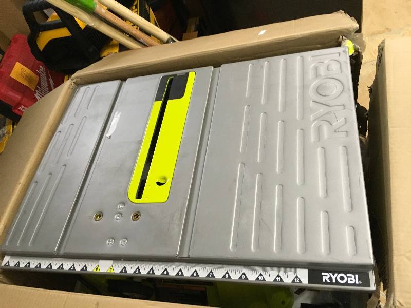 Robi 10 Table Saw - Has no table stand in Like new working conditions