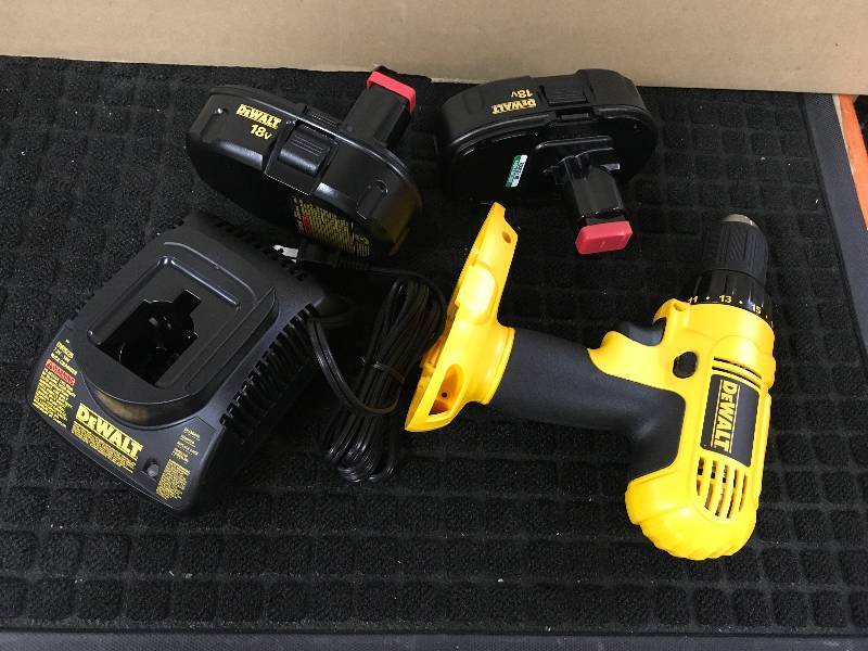 DeWalt DC90K-2 18 Volt NiCd 12 Cordless DrillDriver Kit open box never used