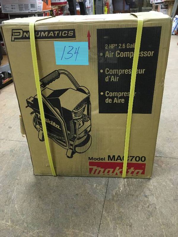 Makita MAC700R Oil-Lube Air Compressor, 2.6 gal, 2 HP New
