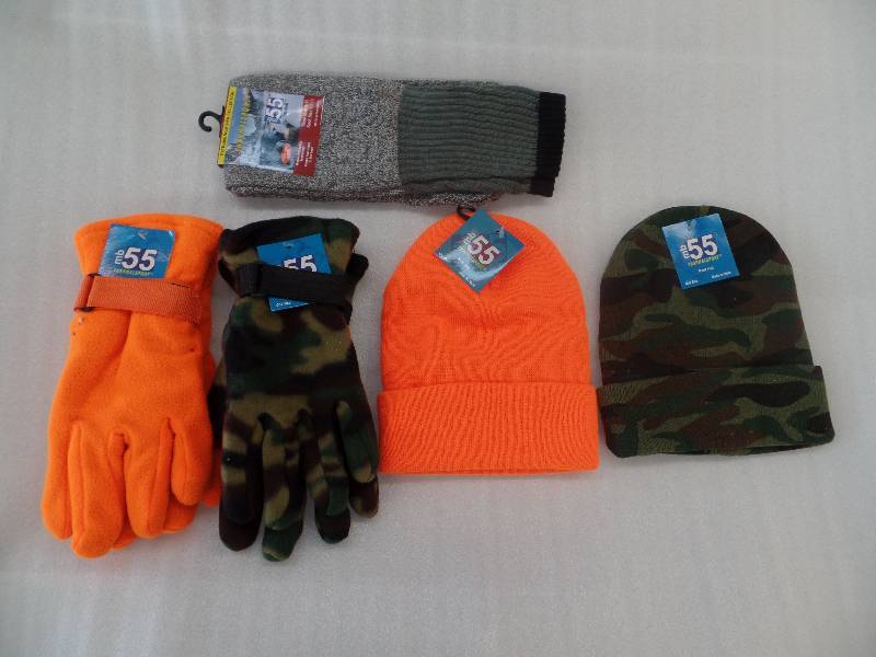 lot 1 image: Gloves, Hats & Socks