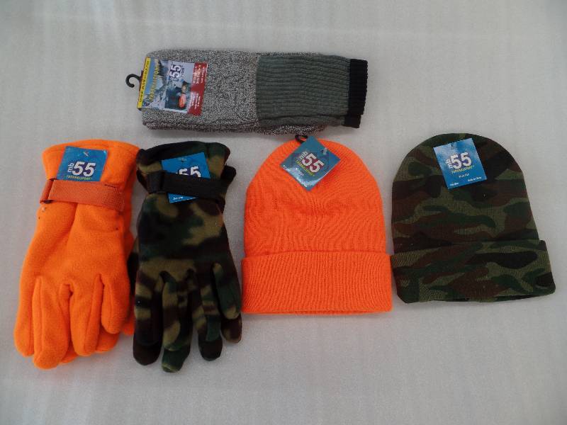 lot 5 image: Gloves, Hats & Socks