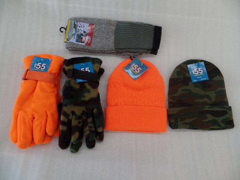 lot 6 image: Gloves, Hats & Socks