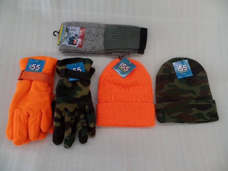 lot 8 image: Gloves, Hats & Socks