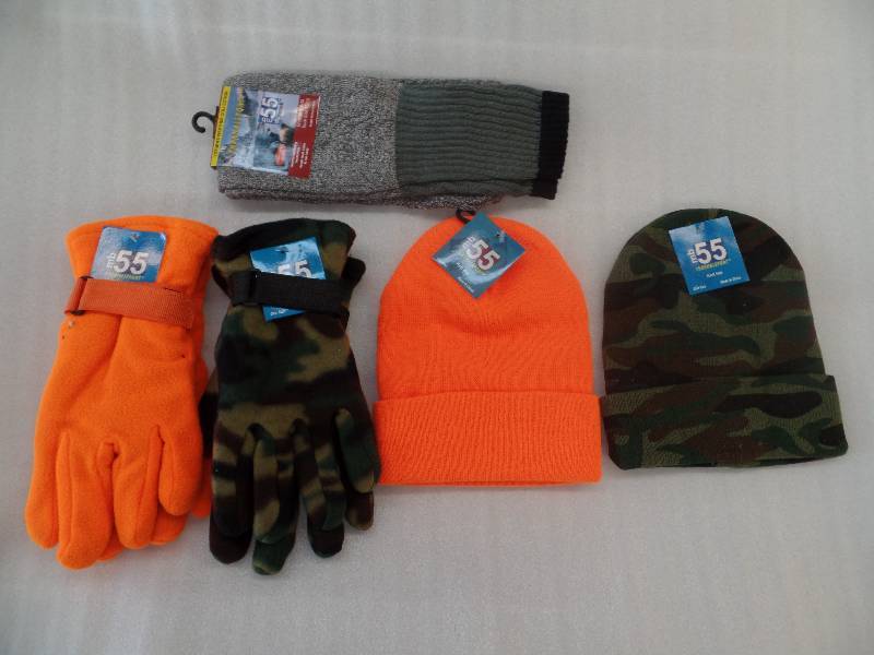 lot 9 image: Gloves, Hats & Socks