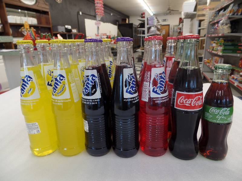 lot 65 image: Fanta & Coke mexican glass soda