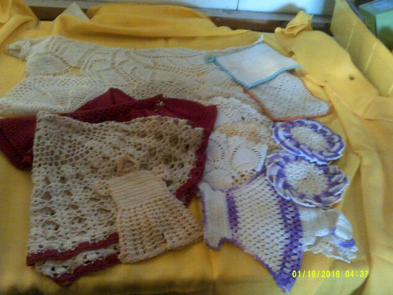 lot 1 image: HAND MADE DOILIES