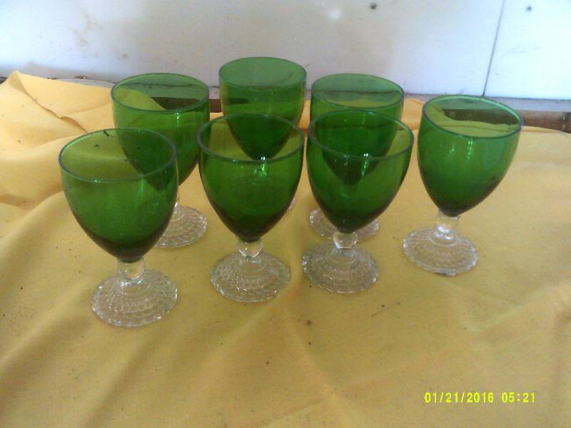 lot 20 image: 7 VINTAGE WATER GOBLETS