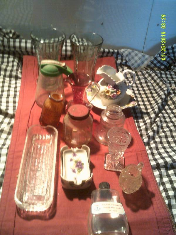 lot 24 image: COLLECTIBLE GLASSWEAR