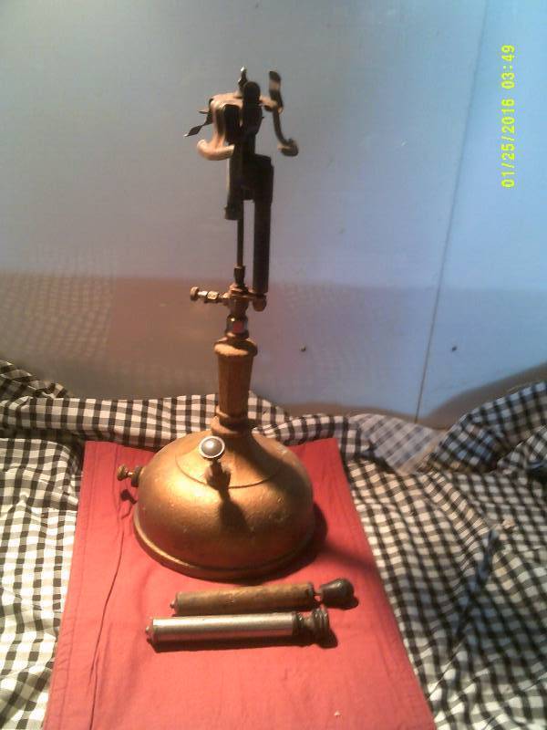 lot 26 image: VINTAGE PARLER LAMP AND 2 PUMPS