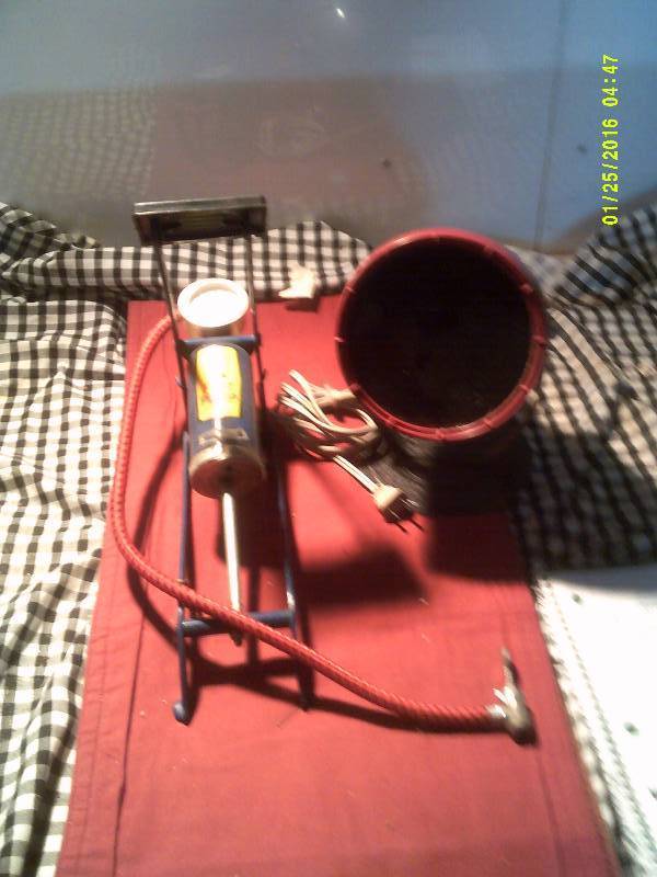 lot 30 image: FOOT PUMP , KODACK GBX LIGHT