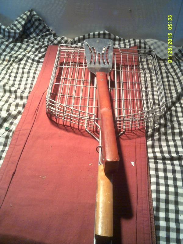 lot 35 image: OPEN PIT GRILLER AND FLIPPER