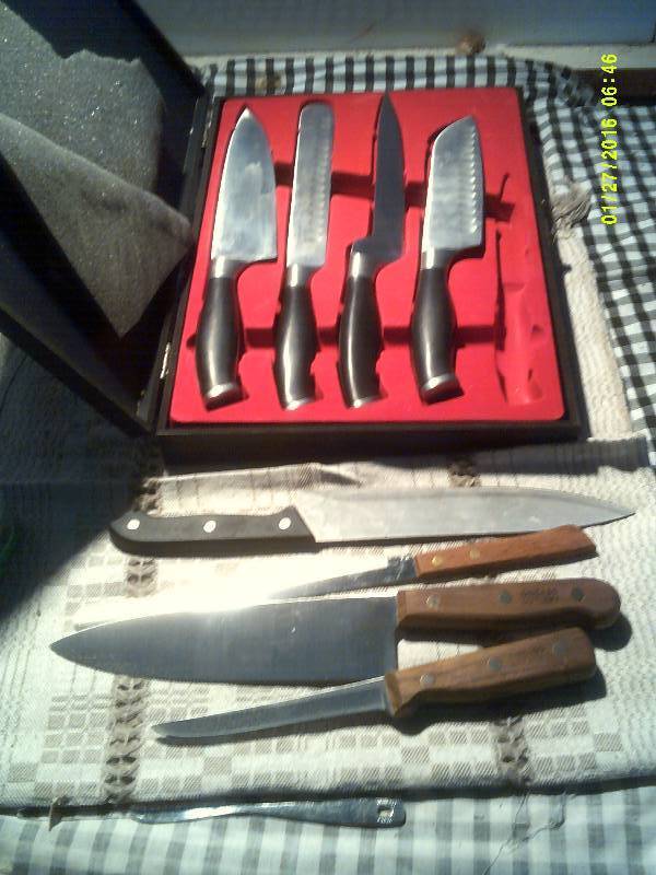 lot 53 image: KNIVES