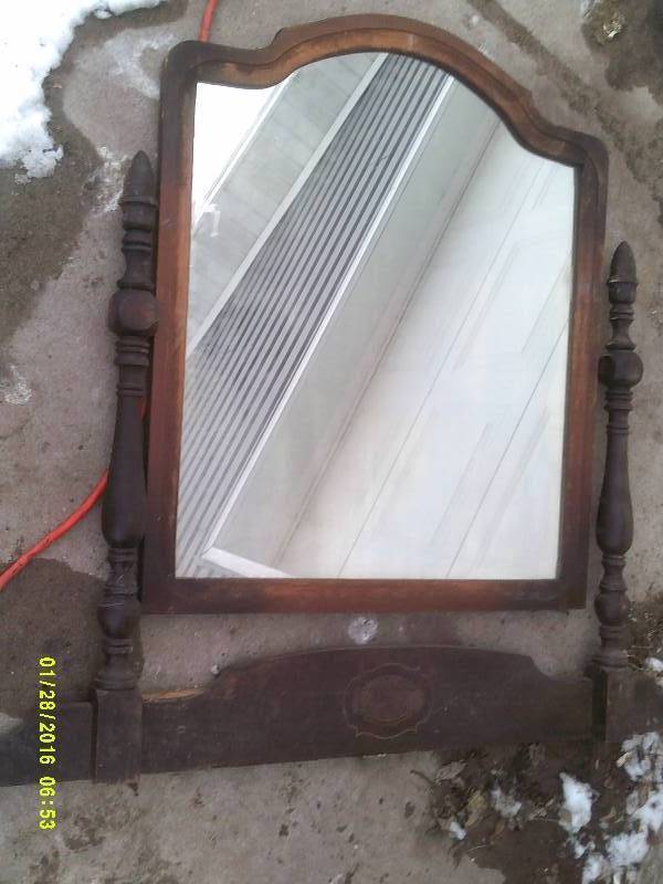 lot 59 image: ANTIQUE MIRROR