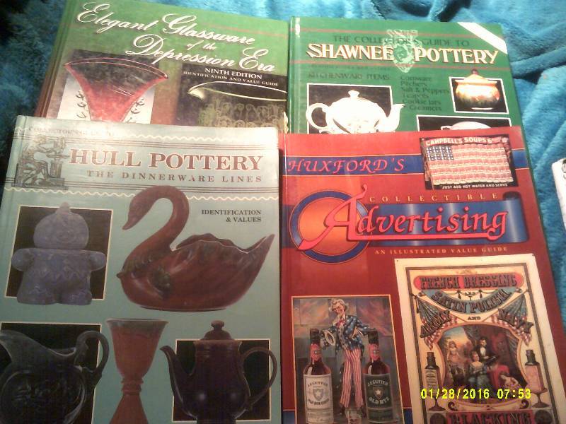 lot 62 image: COLLECTOR BOOKS AND GUIDES