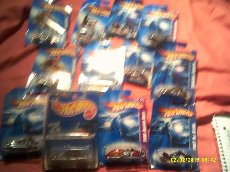 lot 67 image: 12 HOT WHEEL MOTOR CYCLES