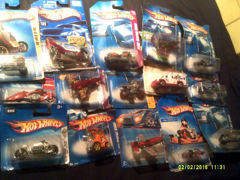 lot 80 image: 15 COLLECTIBLE HOT WHEELS