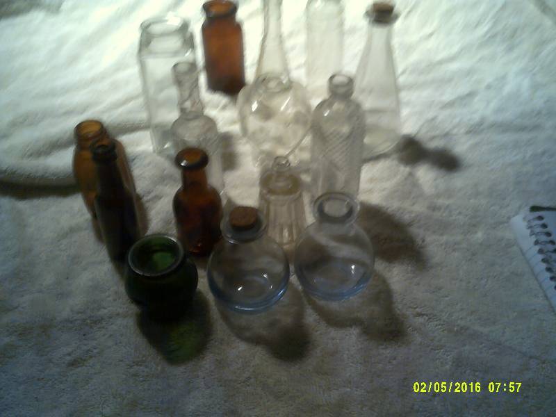 lot 88 image: VINTAGE BOTTLES
