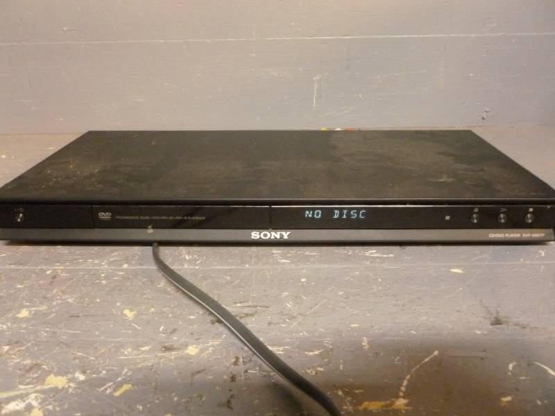 lot 7 image: Sony CD  DVD Player