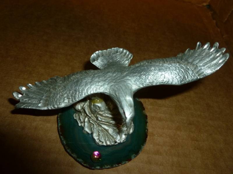 lot 21 image: Eagle Decoration