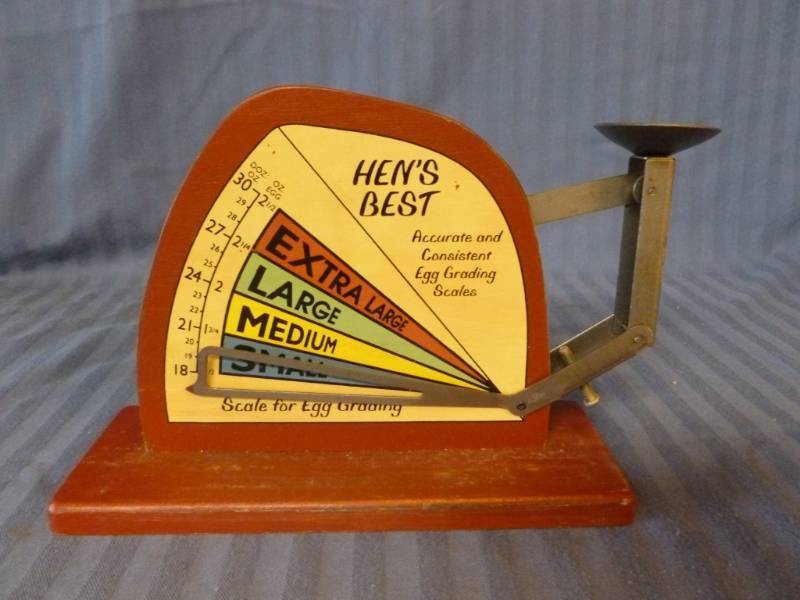 lot 33 image: Decorative