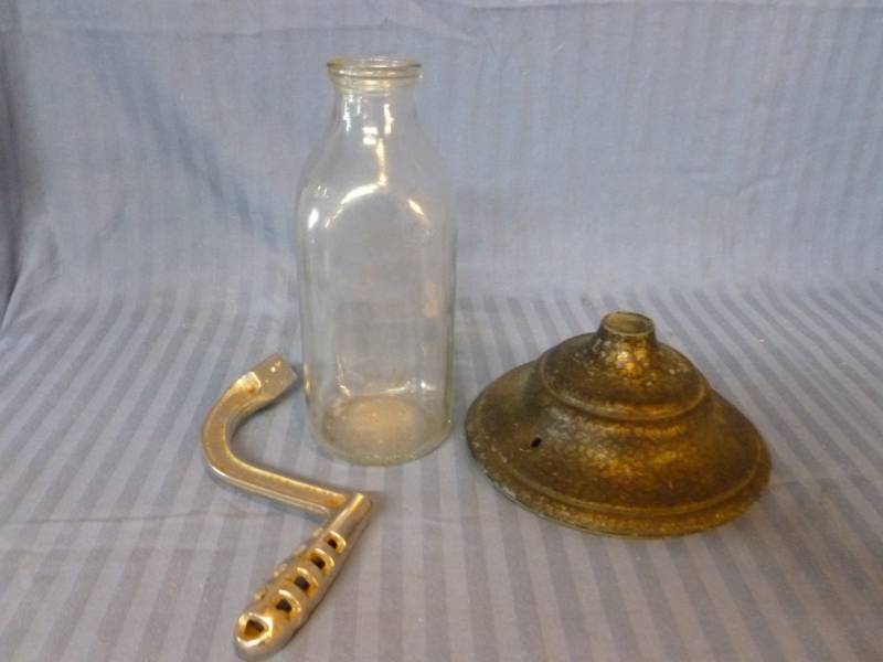 lot 40 image: Vintage Items
