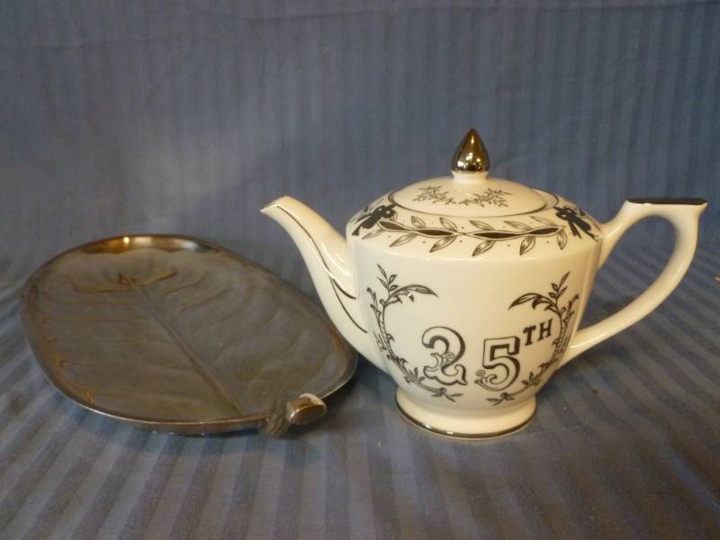 lot 44 image: Lefton