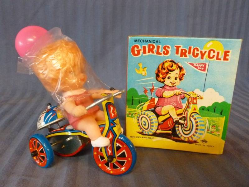 lot 51 image: Vintage Tin Toy