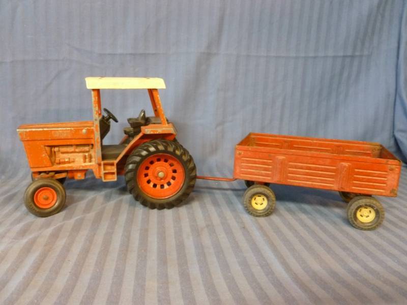 lot 57 image: Vintage Ertl