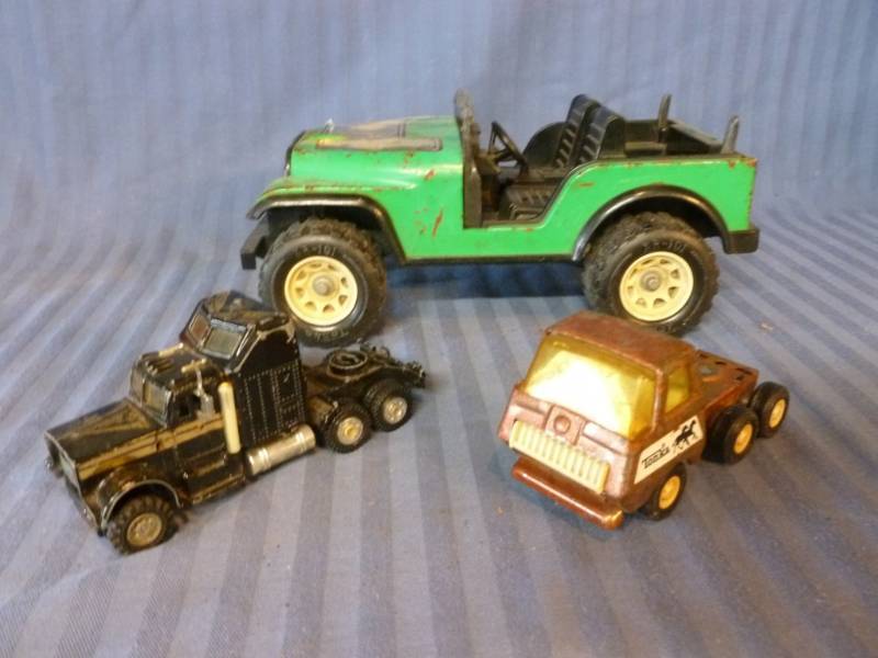 lot 60 image: Vintage Toys