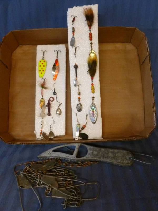 lot 76 image: Fishing Items