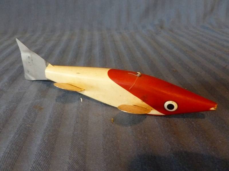 lot 90 image: Spearing Decoy