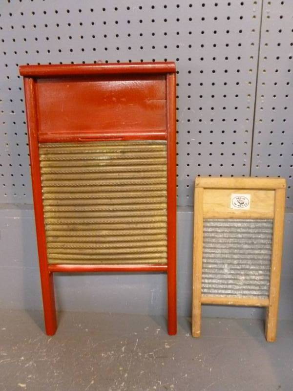 lot 94 image: Vintage Wash Board