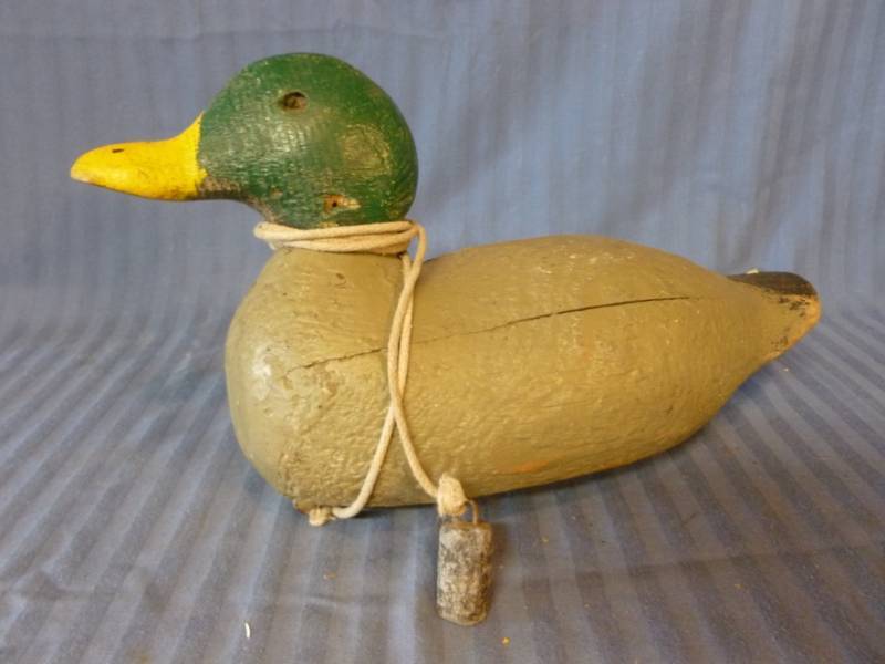 lot 108 image: Vintage Wooden Duck Decoy