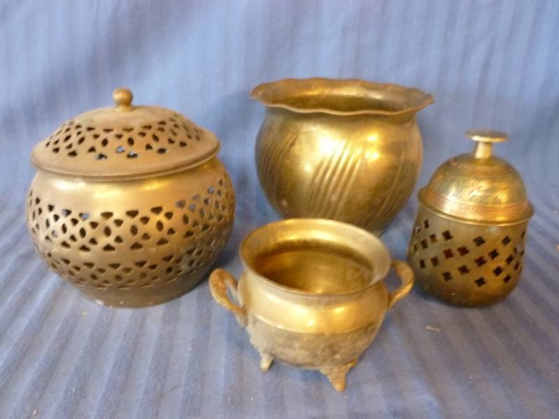 lot 114 image: Vintage Brass