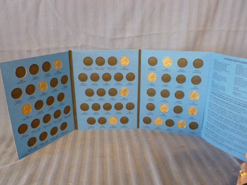 lot 124 image: Coin Set