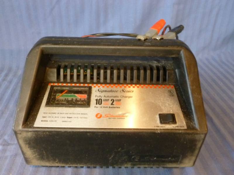 lot 132 image: Battery Charger
