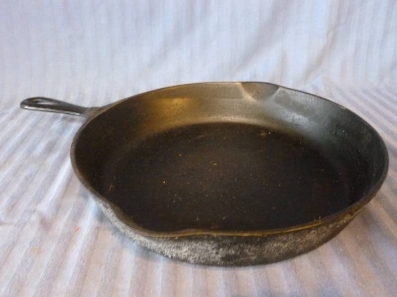 lot 136 image: Cast Iron Pan