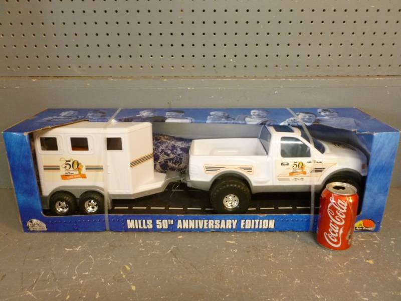 lot 141 image: Collectible