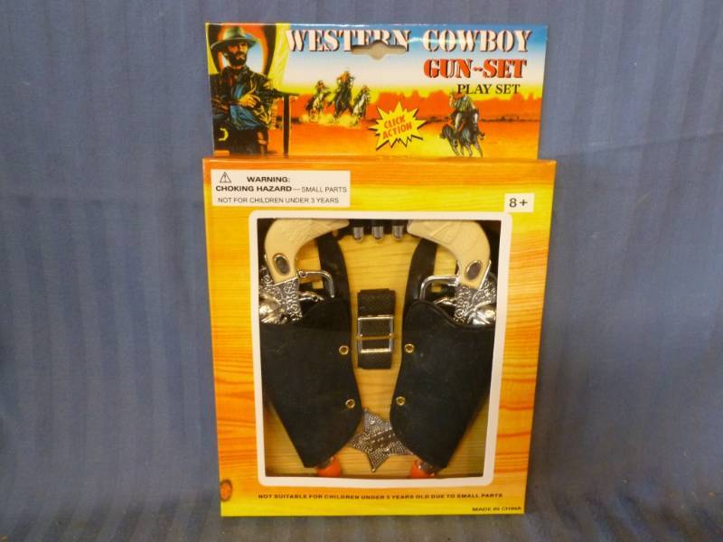 lot 143 image: Toy Gun Set